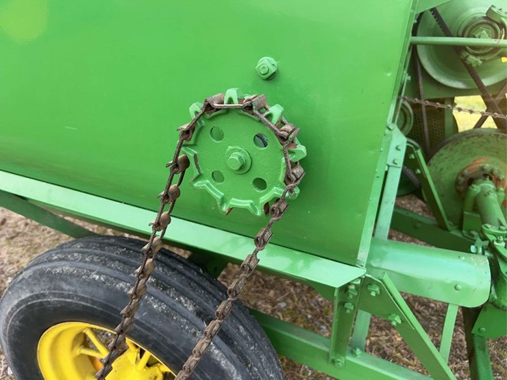 john-deere-no.-12a-pull-type-combine-image-28