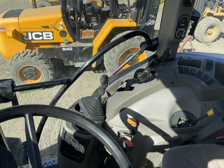 case-ih-farmall-140a-image-23