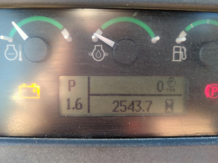 2023-deere-650k-lgp-image-21