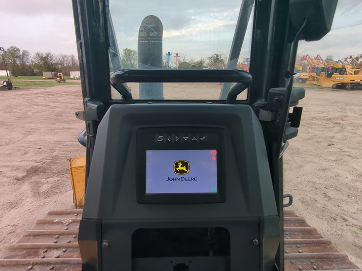 2022-deere-750l-lgp-image-23