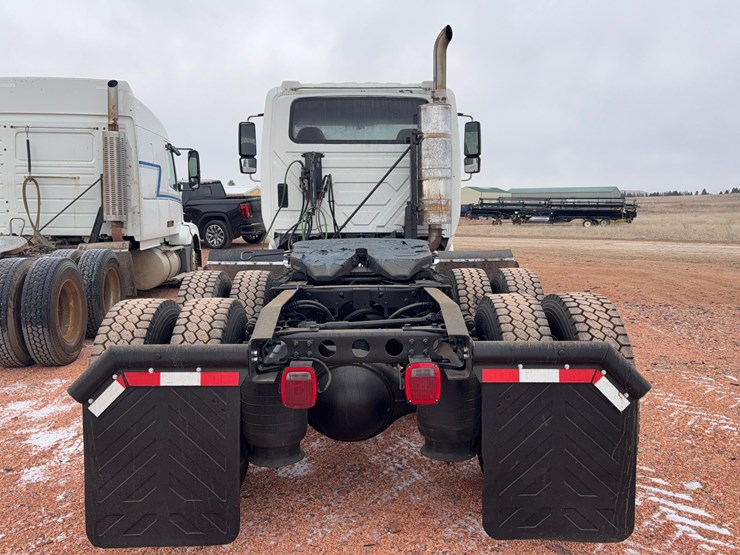 international-8600-image-3