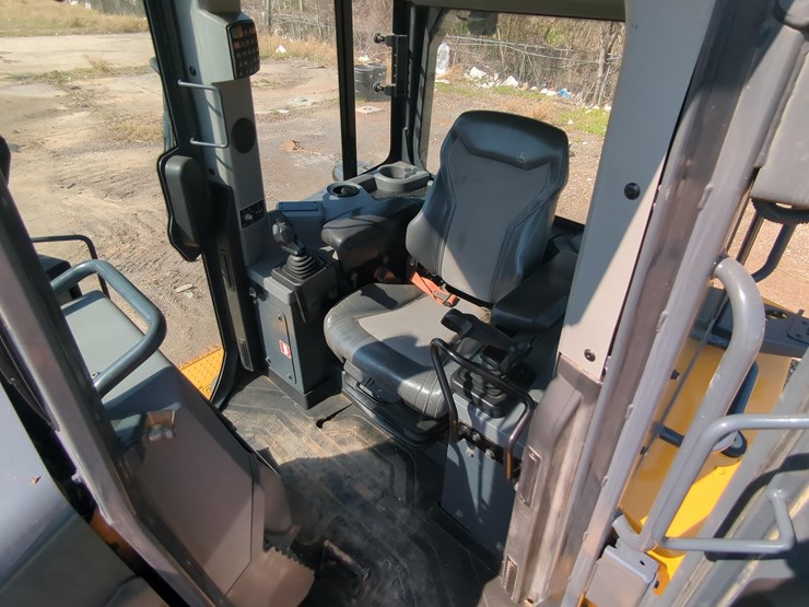 2020-deere-750l-lgp-image-17