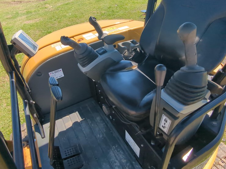 2021-caterpillar-303-image-16