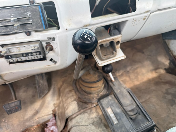 1983-chevrolet-c20-image-15