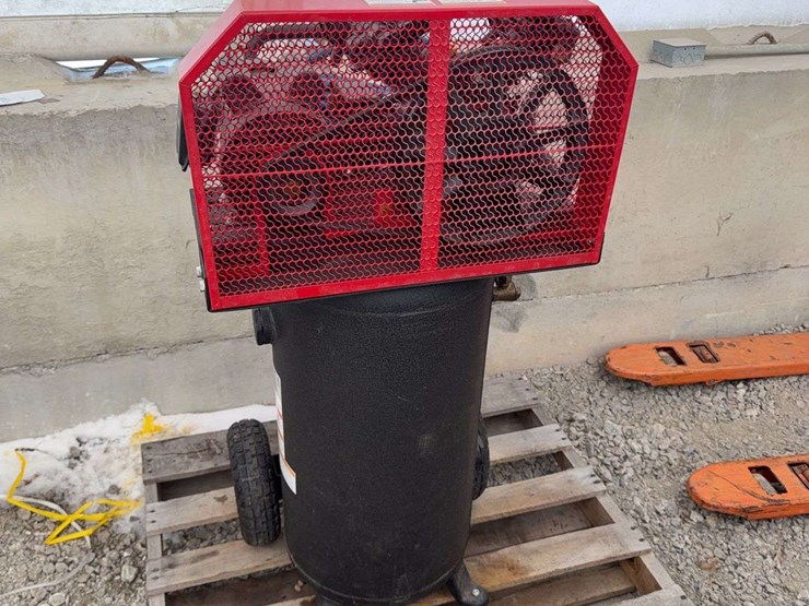 north-star-2hp-20-gallon-vertical-air-compressor-image-1