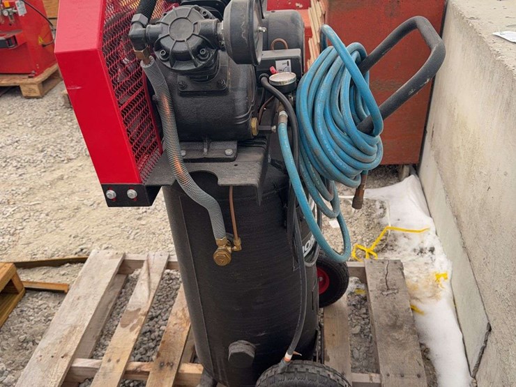 north-star-2hp-20-gallon-vertical-air-compressor-image-3