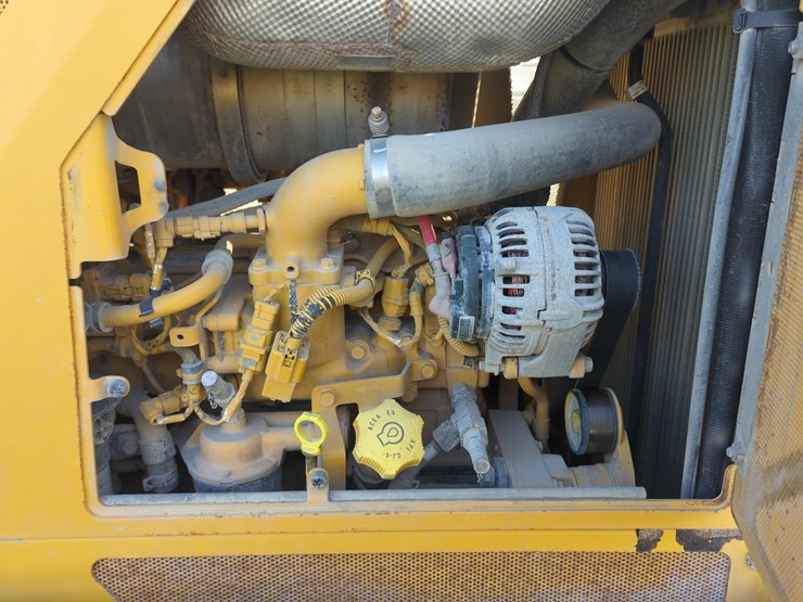 2023-deere-650k-lgp-image-15