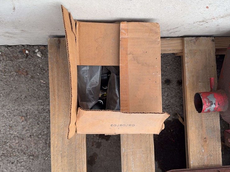 oil-pan,-toolbox-and-air-cleaner-image-7