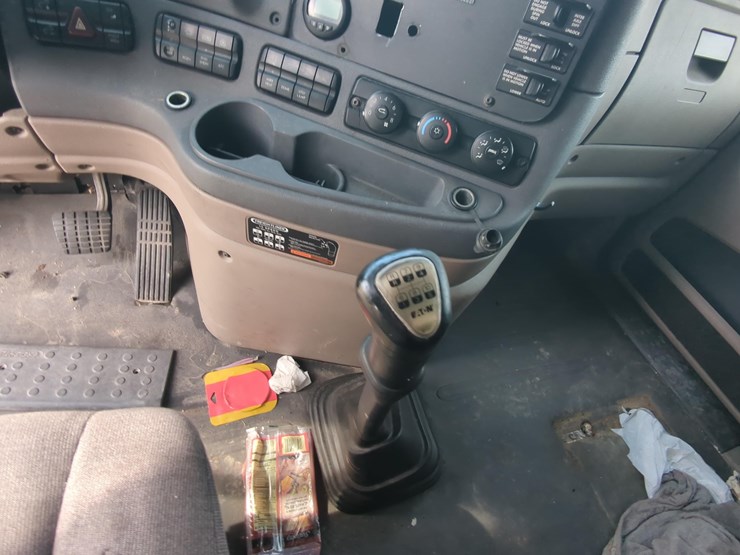 2015-freightliner-cascadia-125-image-15