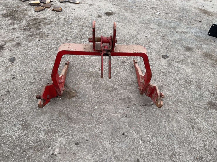 international-three-point-fast-hitch-image-1