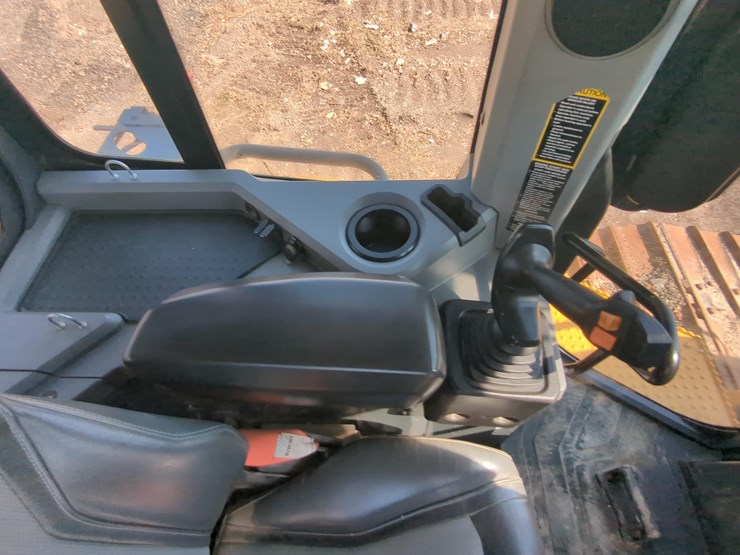 2020-deere-750l-lgp-image-19