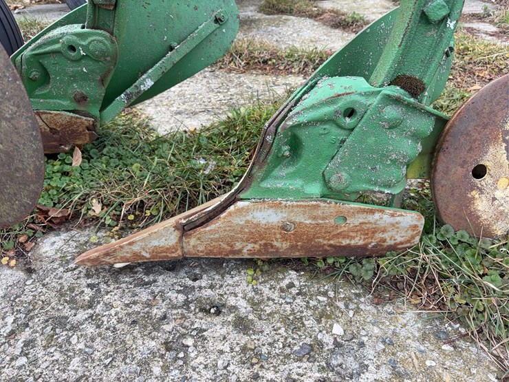 john-deere-12-image-14