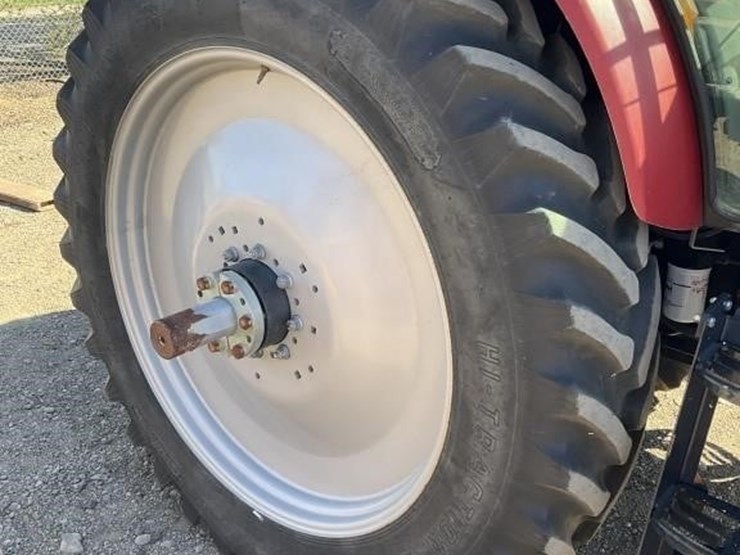 case-ih-farmall-140a-image-17