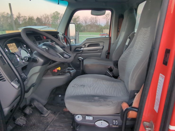 2015-kenworth-t880-image-21