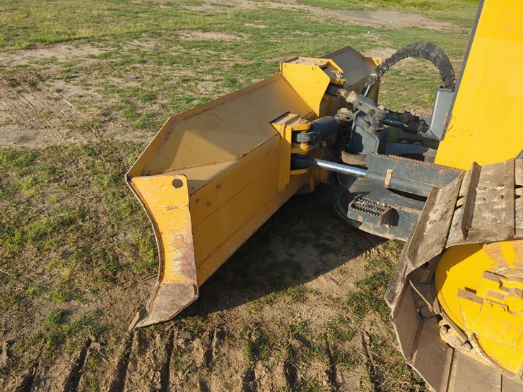 2023-deere-650k-lgp-image-8