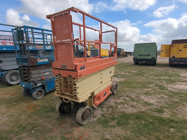 2016-jlg-2632es-image-2