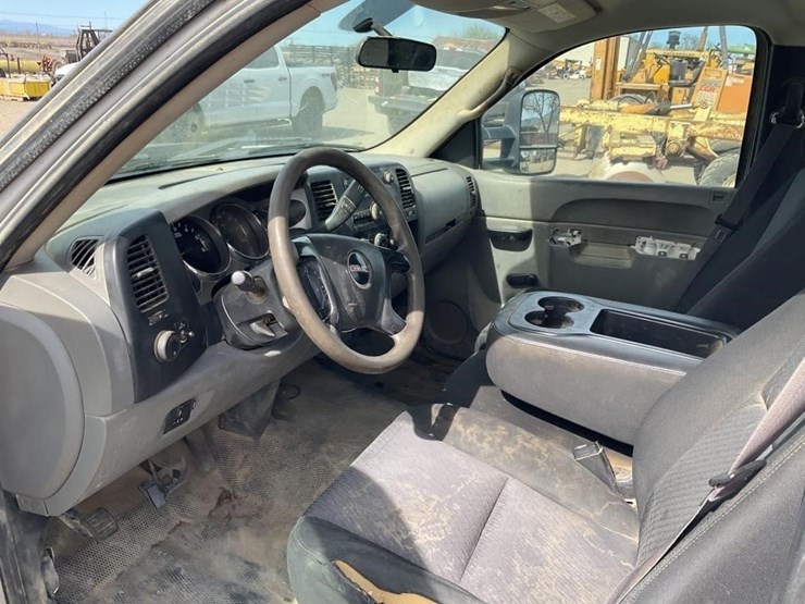 2013-gmc-2500-image-14