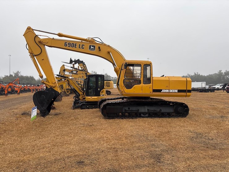 deere-690e-image-1