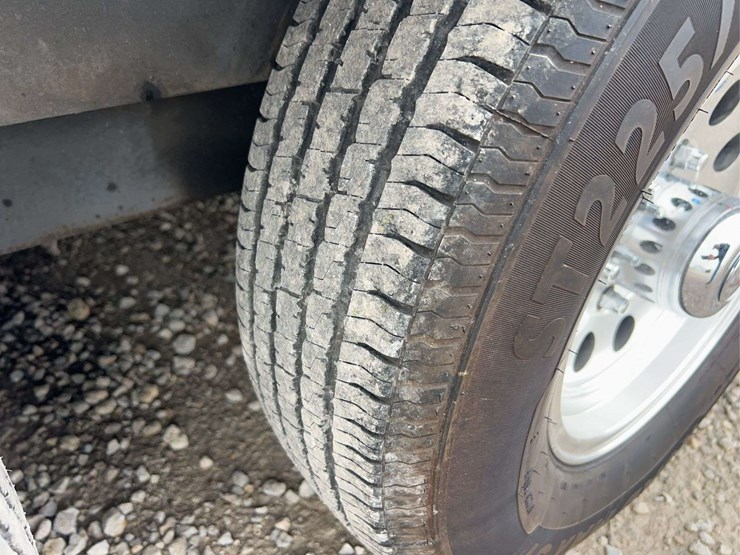 2016-stealth-viper-24'-enclosed-trailer-image-21