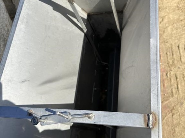 #23-•-hog-feeder-image-3