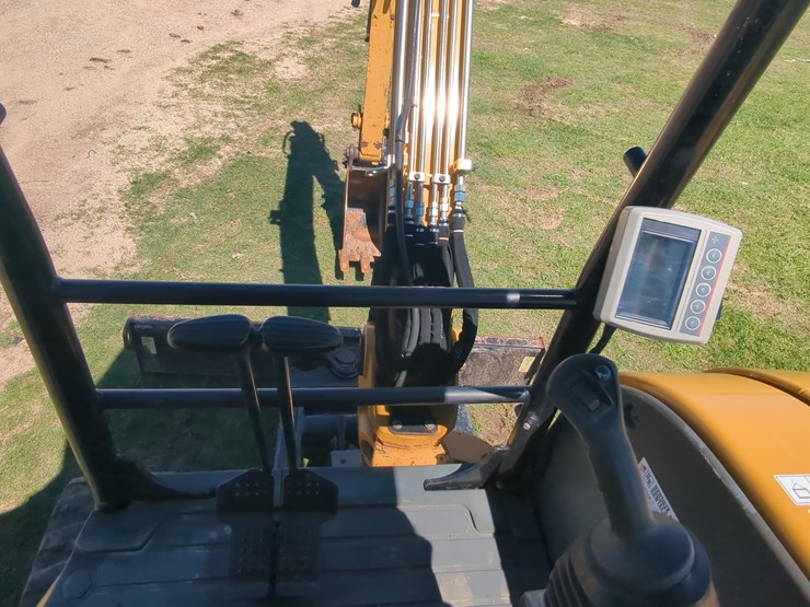 2021-caterpillar-303-image-18