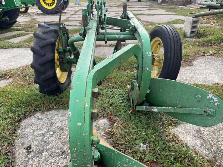 john-deere-12-image-37