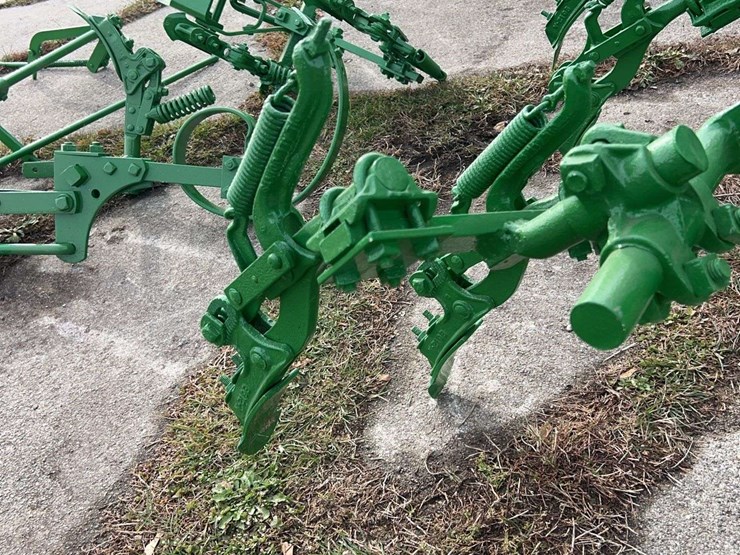 john-deere-one-row-mounted-cultivator-image-19