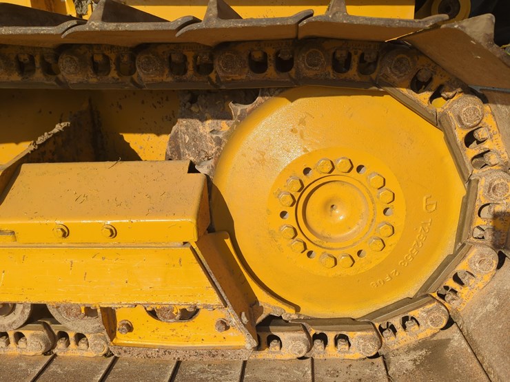 2023-deere-650k-lgp-image-12