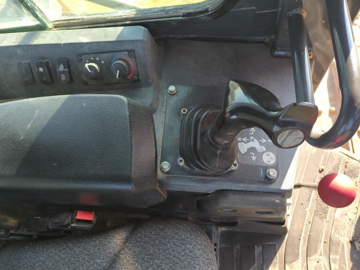 2023-deere-650k-lgp-image-18