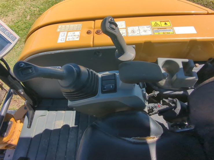 2021-caterpillar-303-image-17