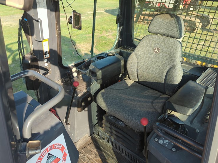 2023-deere-650k-lgp-image-16