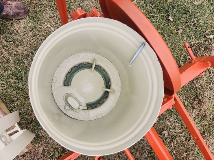 allis-chalmers-two-row-planter-image-10