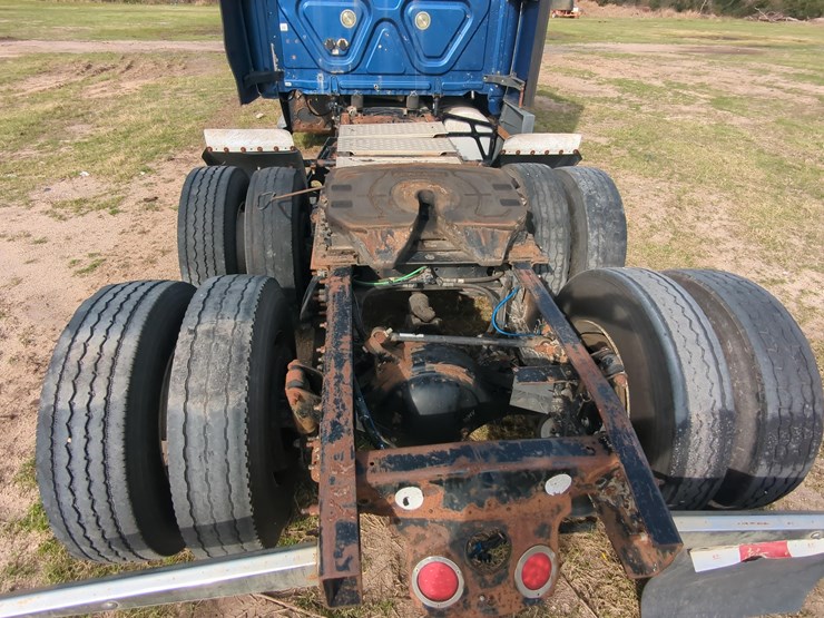 2015-freightliner-cascadia-125-image-6