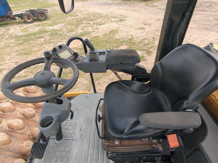 2019-caterpillar-cp56-image-10