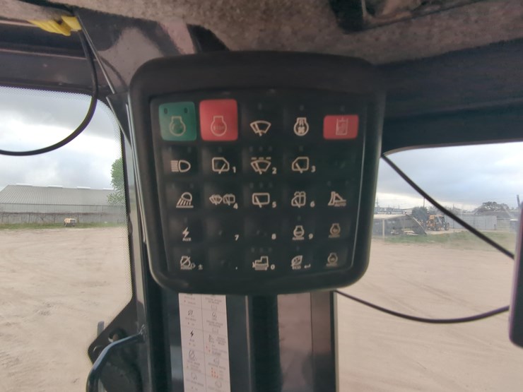 2023-deere-650k-lgp-image-19