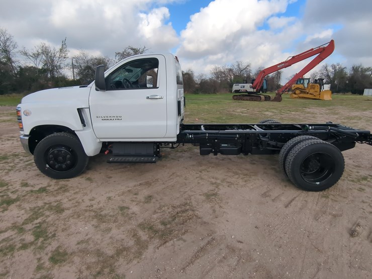 chevrolet-6500-image-1