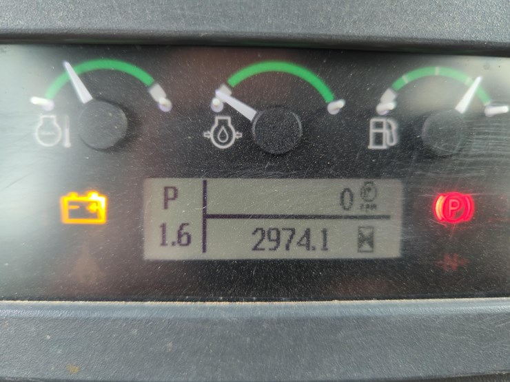 2023-deere-650k-lgp-image-21