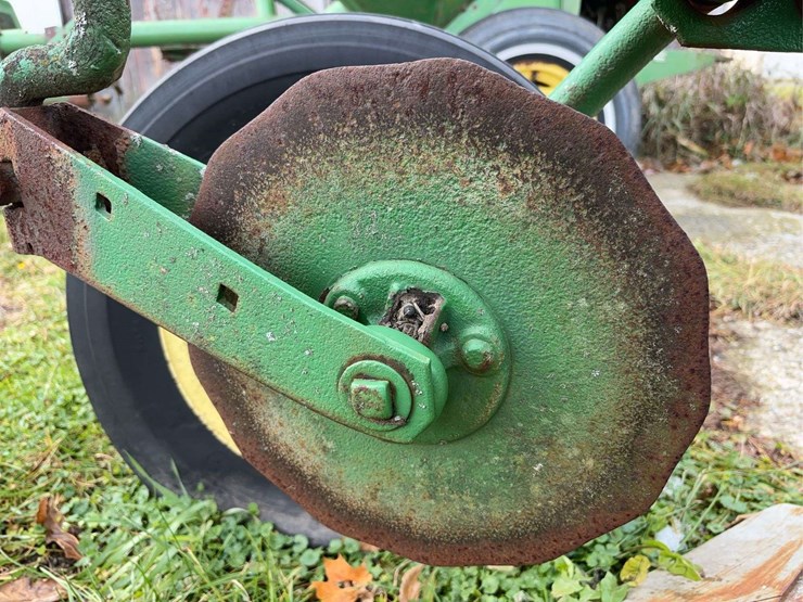 john-deere-12-image-19