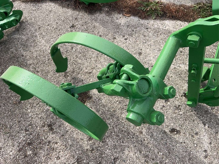 john-deere-one-row-mounted-cultivator-image-19