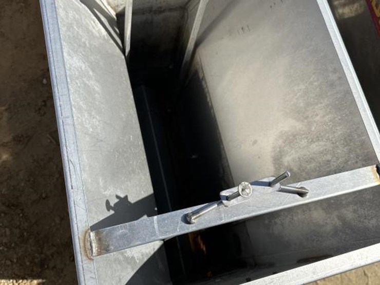 #24-•-hog-feeder-image-3