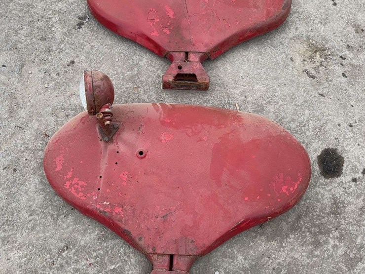 farmall-06-utility-fenders-image-1