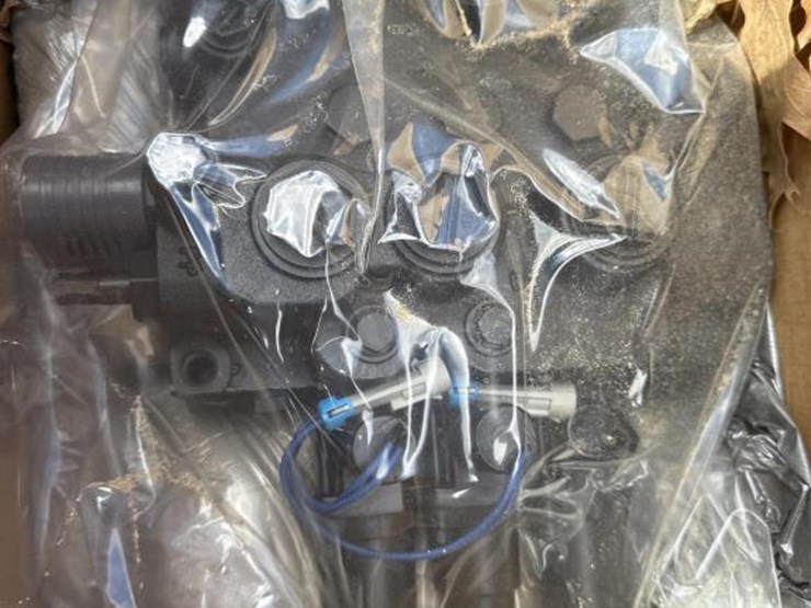 john-deere-325-image-1