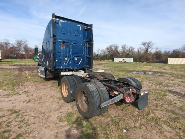 2015-freightliner-cascadia-125-image-5
