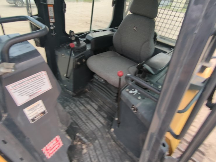 2023-deere-650k-lgp-image-16