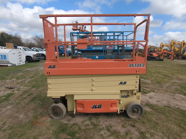 2016-jlg-2632es-image-1