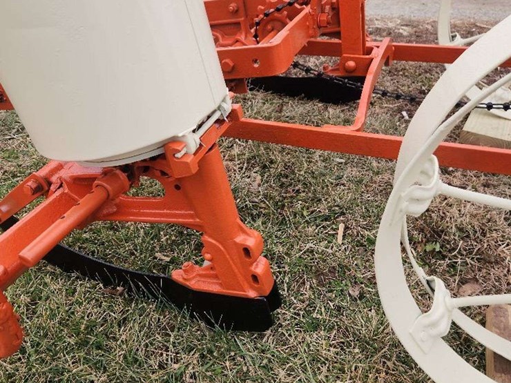 allis-chalmers-two-row-planter-image-9