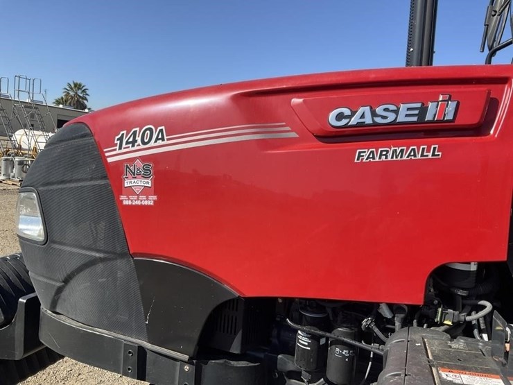 case-ih-farmall-140a-image-9