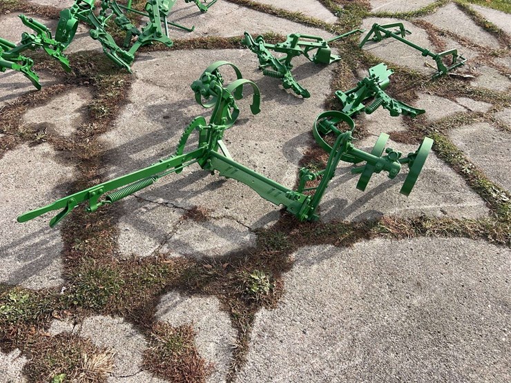 john-deere-one-row-mounted-cultivator-image-3