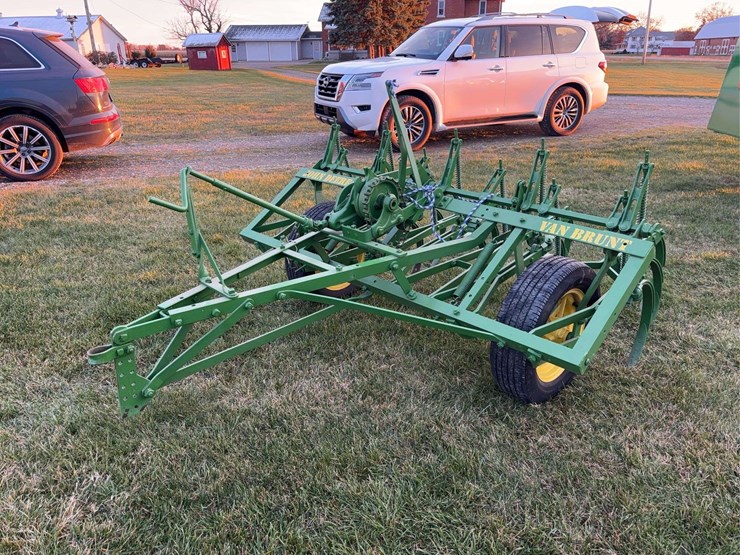 john-deere-van-brunt-cca-field-cultivator-image-1