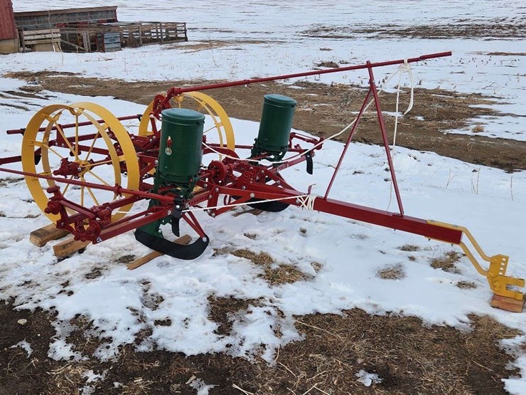case-two-row-corn-planter-image-2